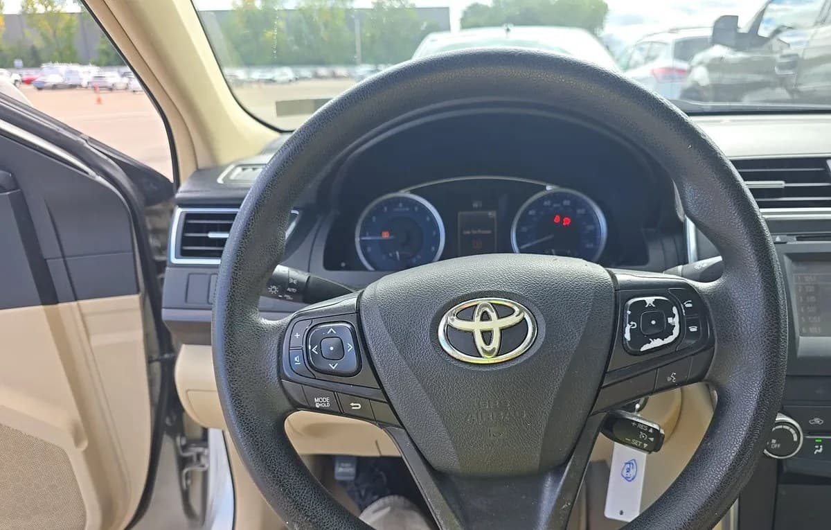 2017 TOYOTA CAMRY LE 7