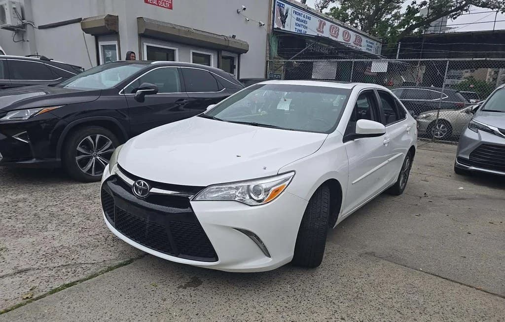 2017 TOYOTA CAMRY SE