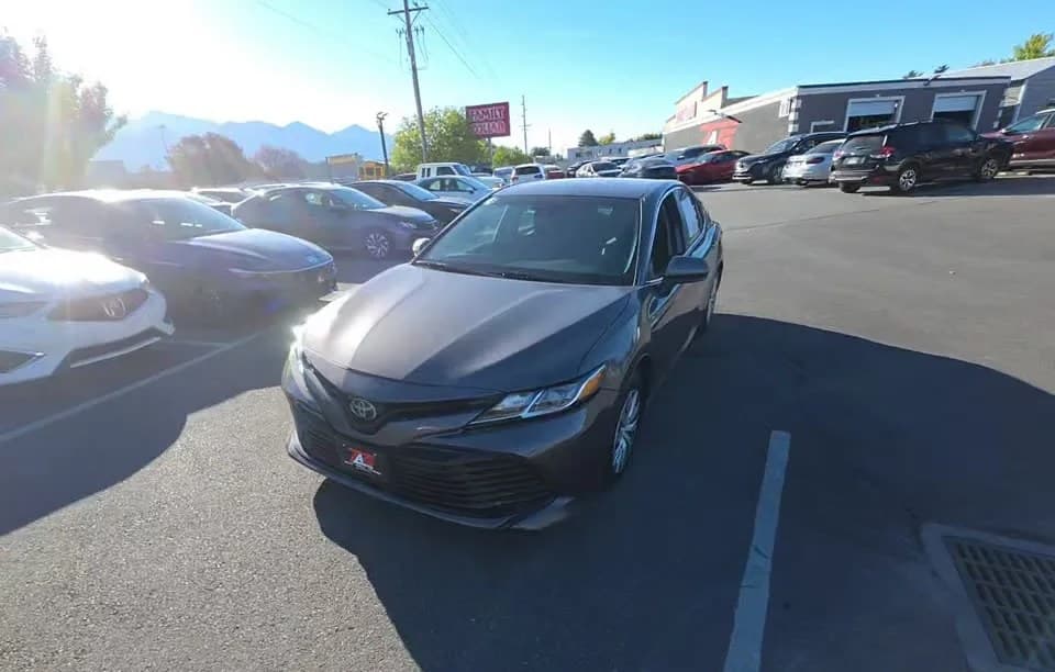 2020 TOYOTA CAMRY HYBRID LE