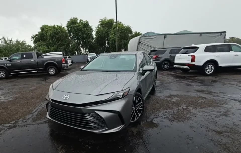 2025 TOYOTA CAMRY XLE