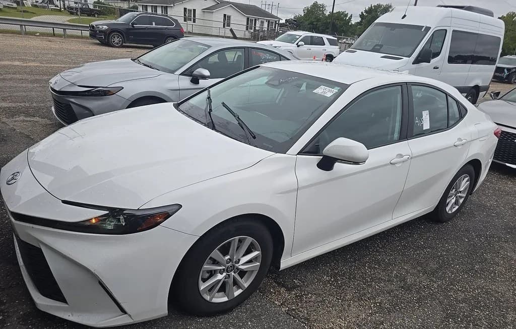 2025 TOYOTA CAMRY LE
