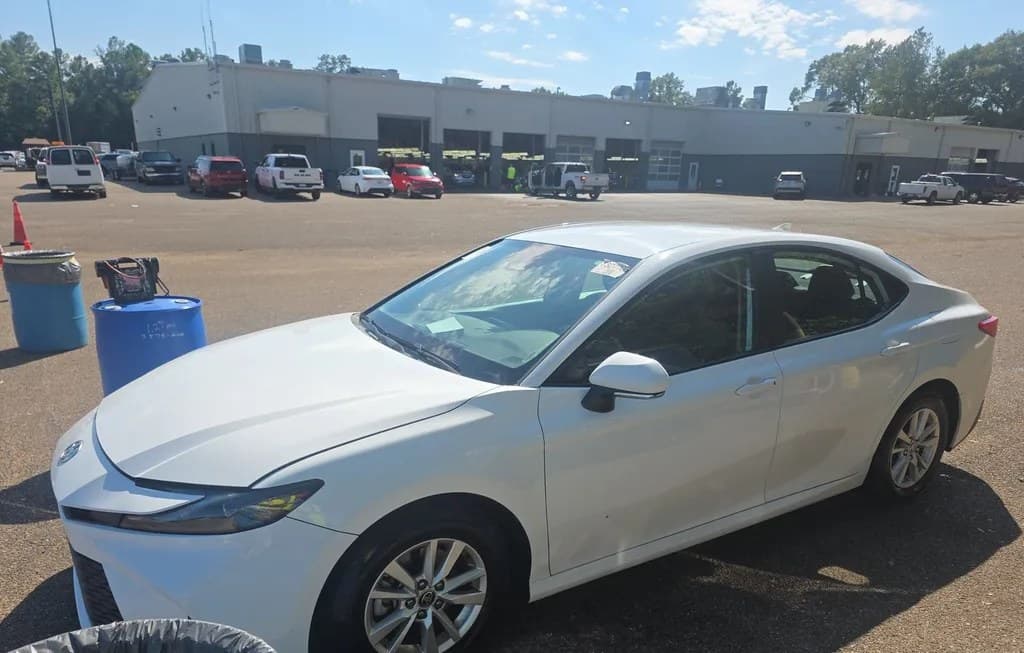 2025 TOYOTA CAMRY LE