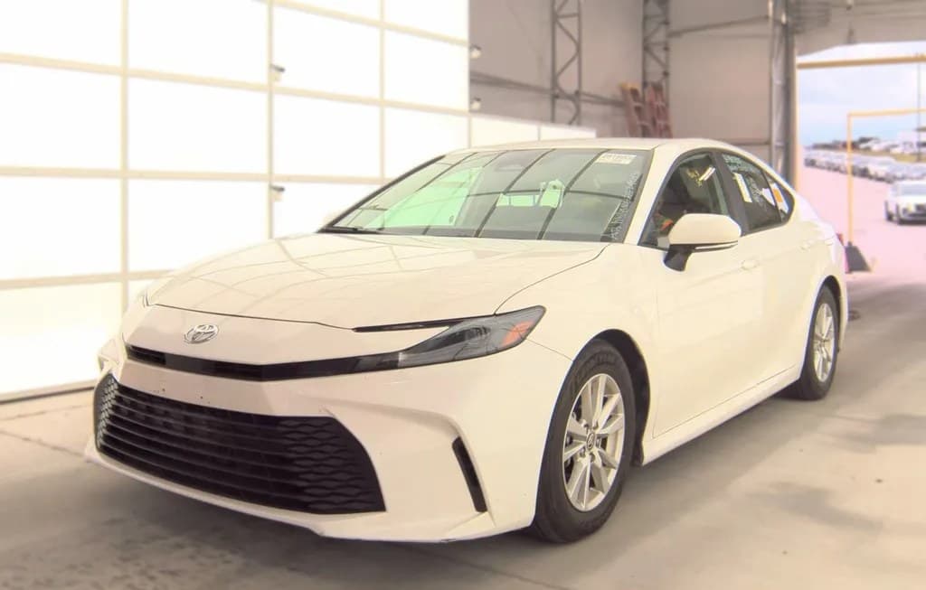 2025 TOYOTA CAMRY LE