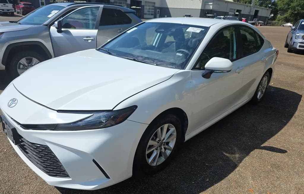 2025 TOYOTA CAMRY LE