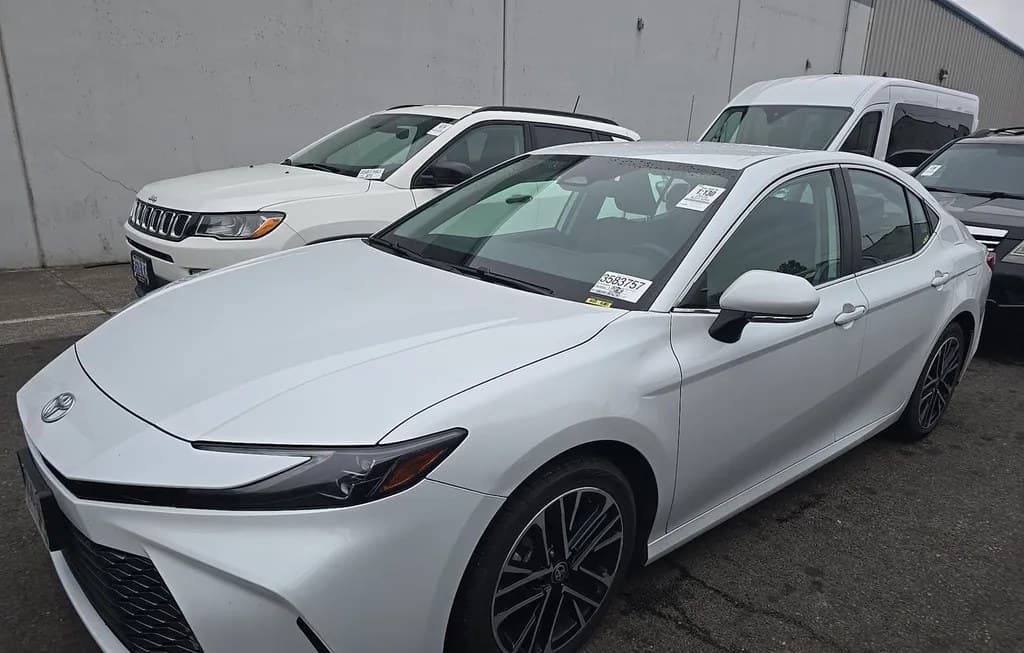 2025 TOYOTA CAMRY XLE