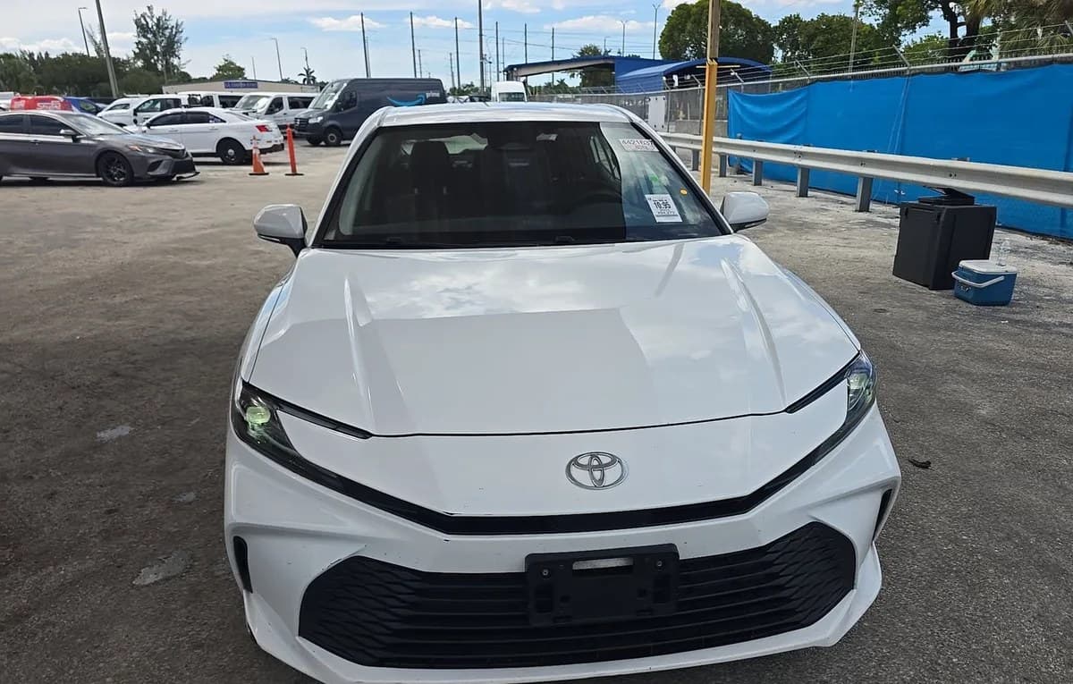 2025 TOYOTA CAMRY LE 3