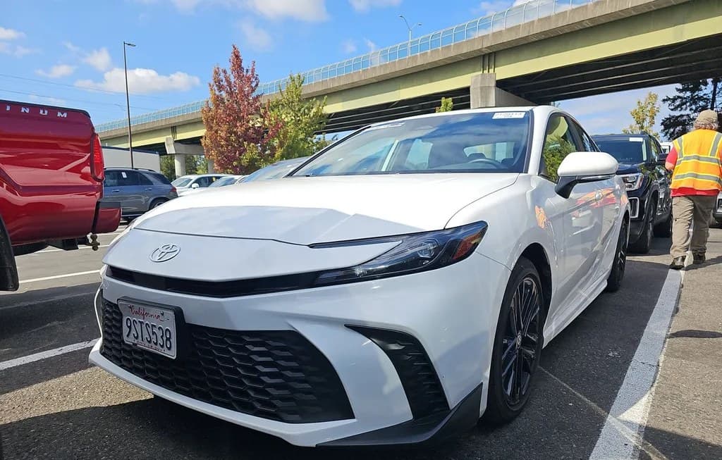 2025 TOYOTA CAMRY SE
