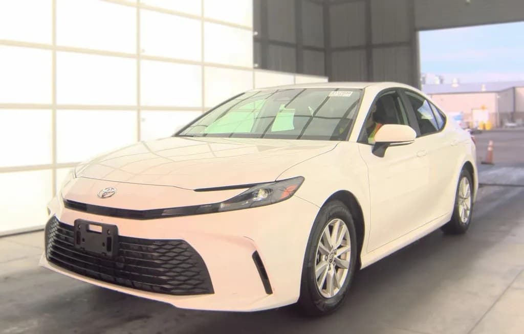 2025 TOYOTA CAMRY LE