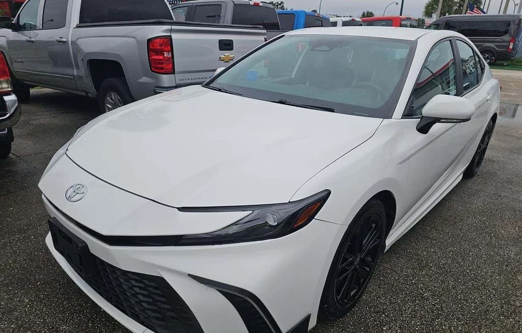 2025 TOYOTA CAMRY SE