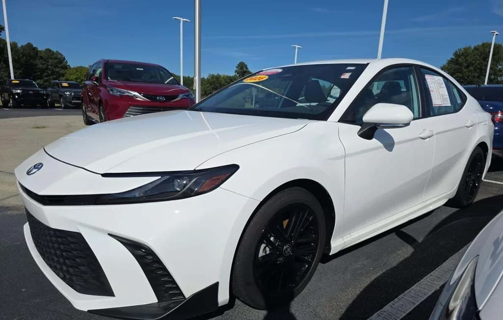 2026 TOYOTA CAMRY SE