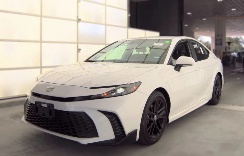 2026 TOYOTA CAMRY SE