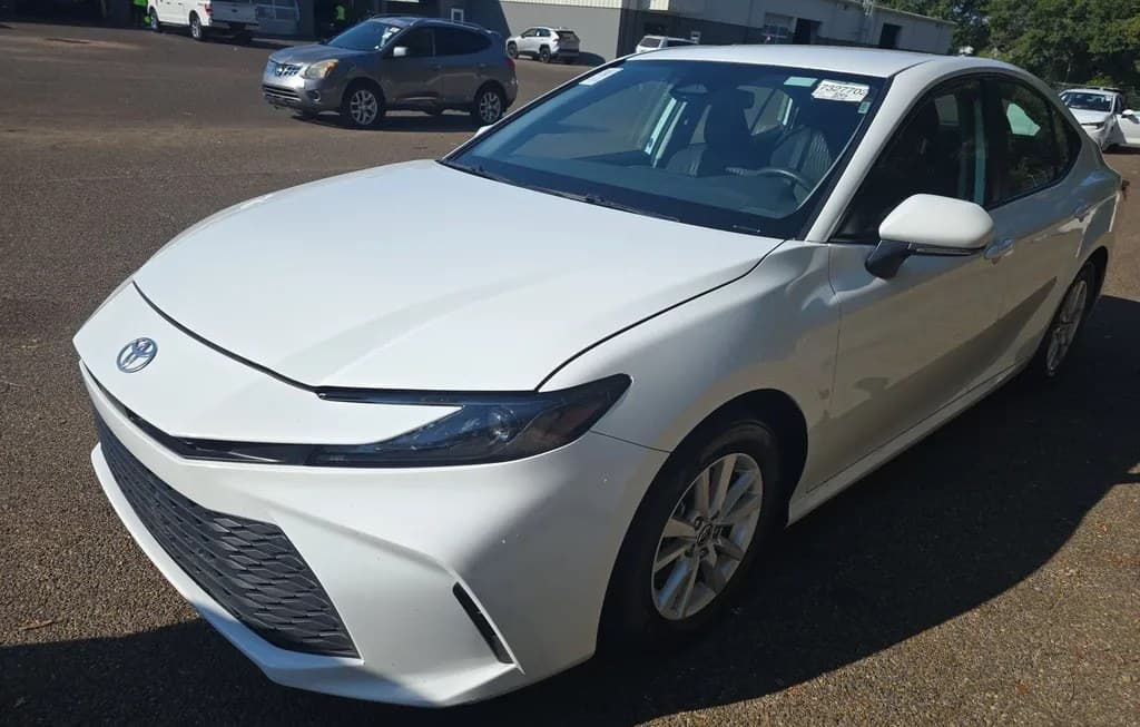 2025 TOYOTA CAMRY LE