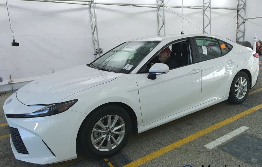 2025 TOYOTA CAMRY LE
