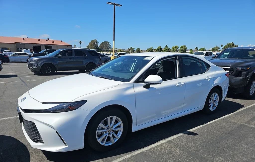2025 TOYOTA CAMRY LE