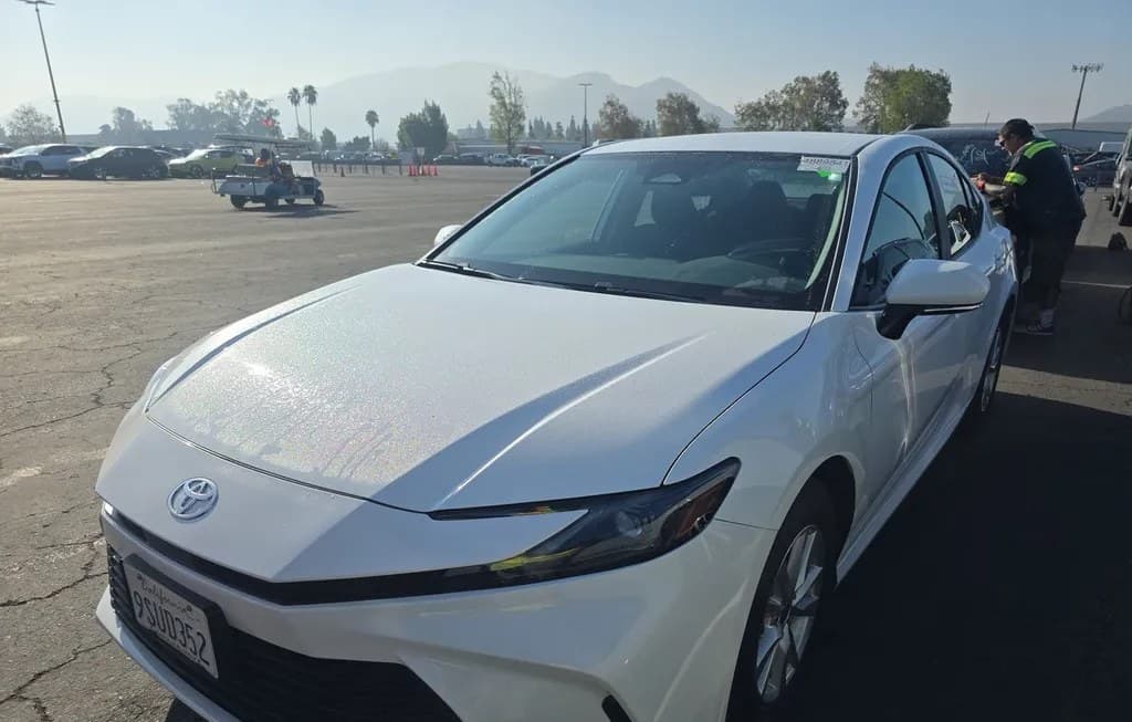 2025 TOYOTA CAMRY LE