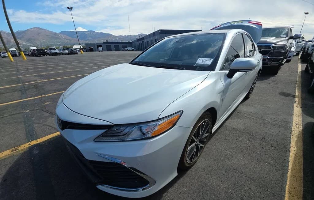 2021 TOYOTA CAMRY XLE