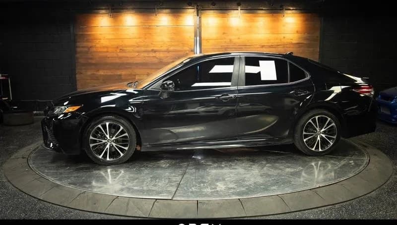 2020 TOYOTA CAMRY SE 2