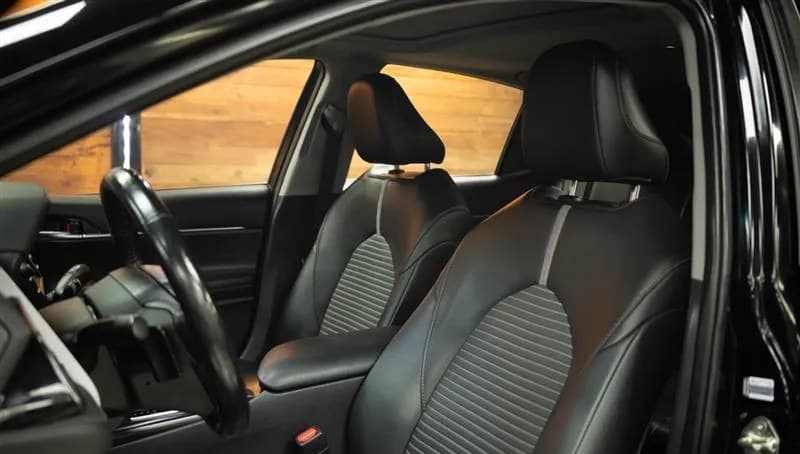 2020 TOYOTA CAMRY SE 7