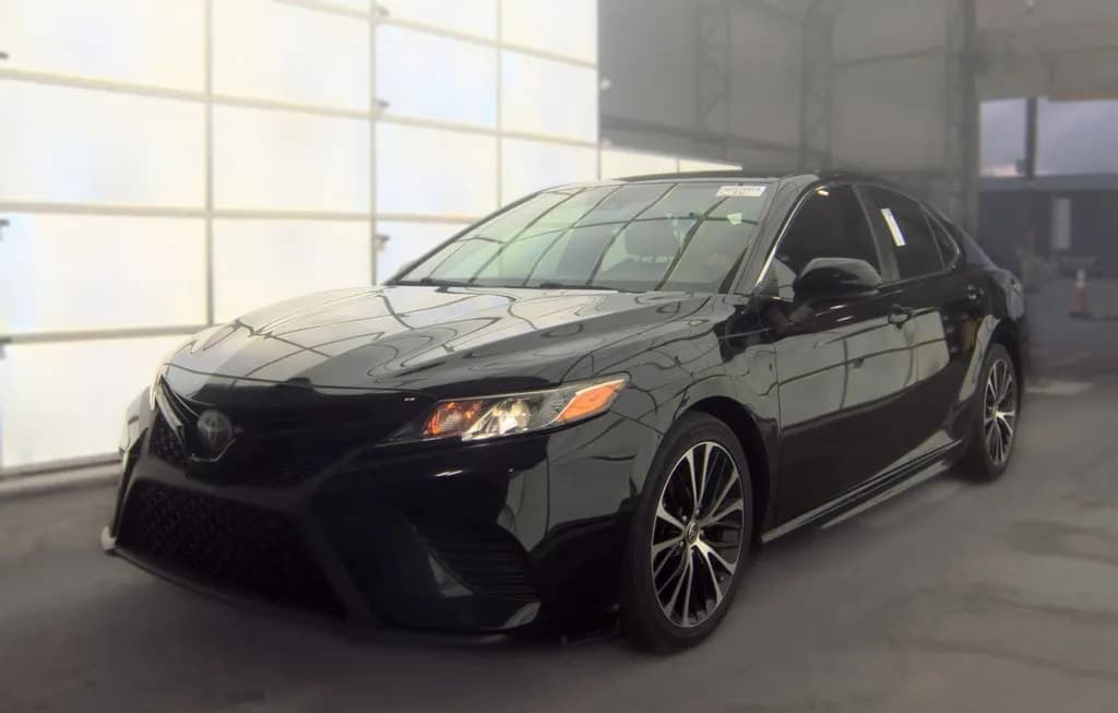 2020 TOYOTA CAMRY SE