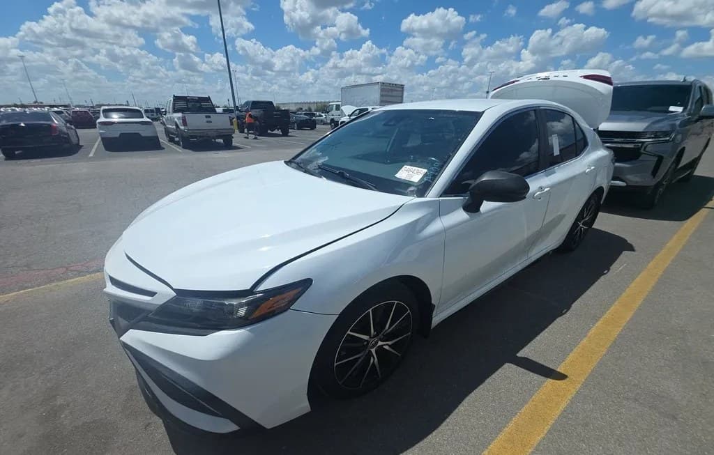 2022 TOYOTA CAMRY SE