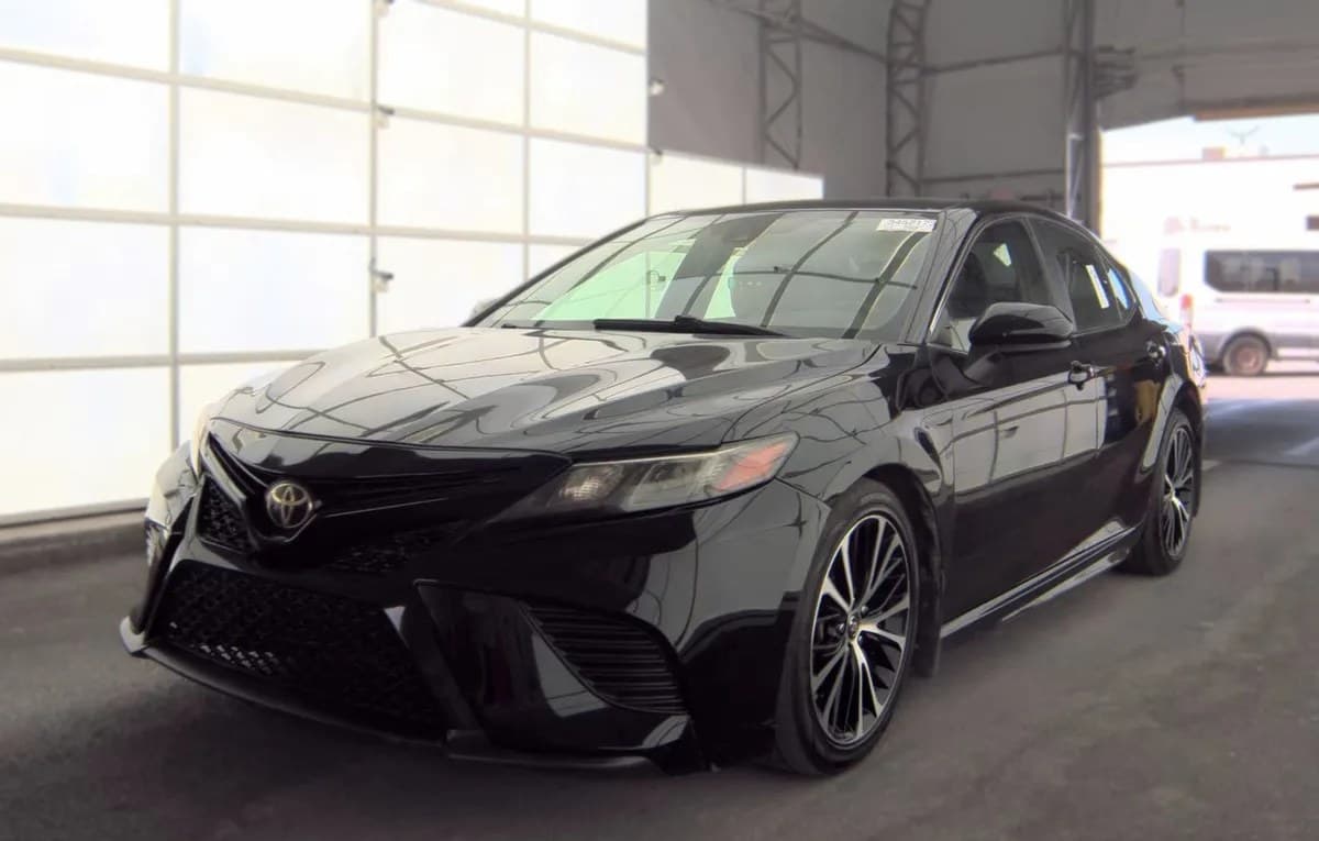 2020 TOYOTA CAMRY SE 2