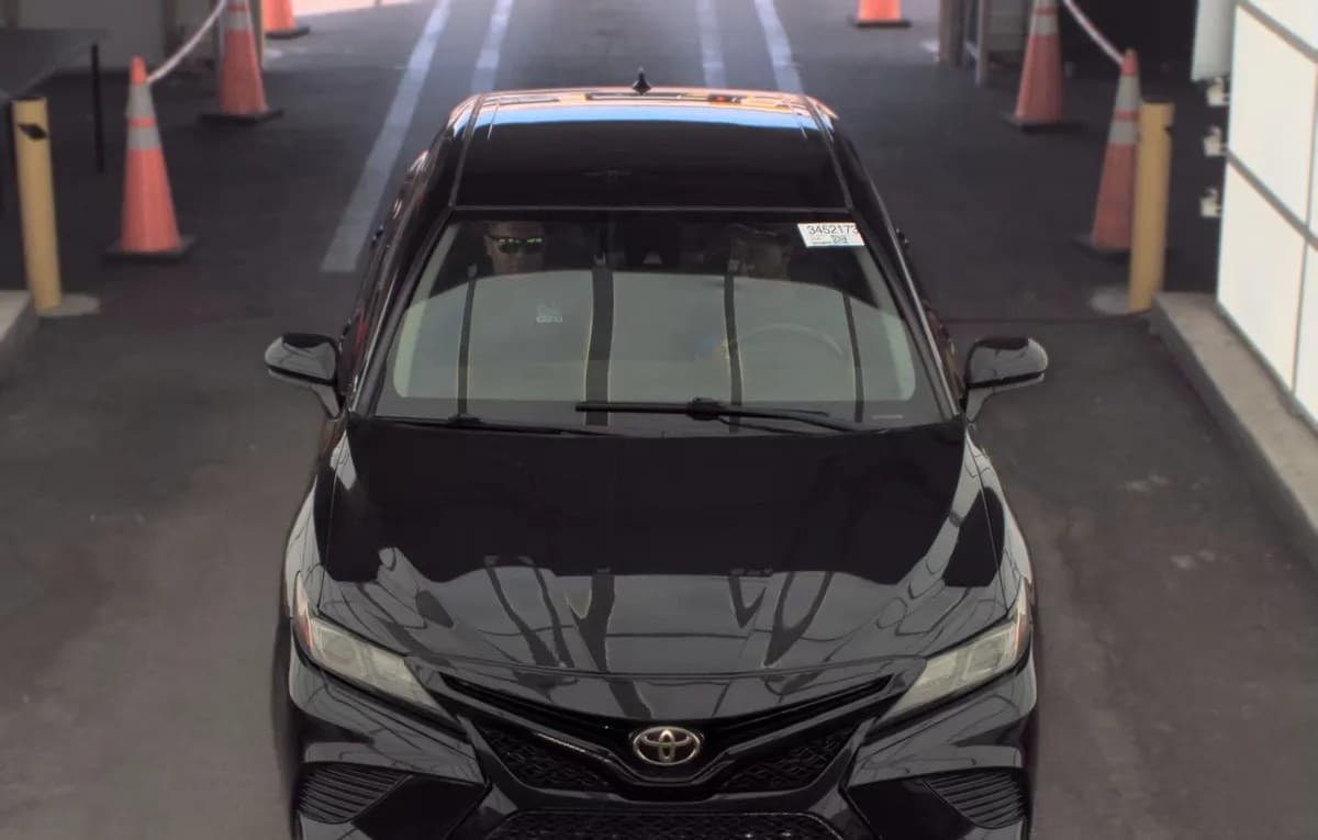2020 TOYOTA CAMRY SE 3