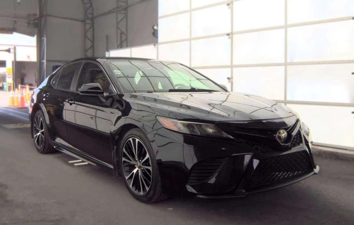 2020 TOYOTA CAMRY SE 4