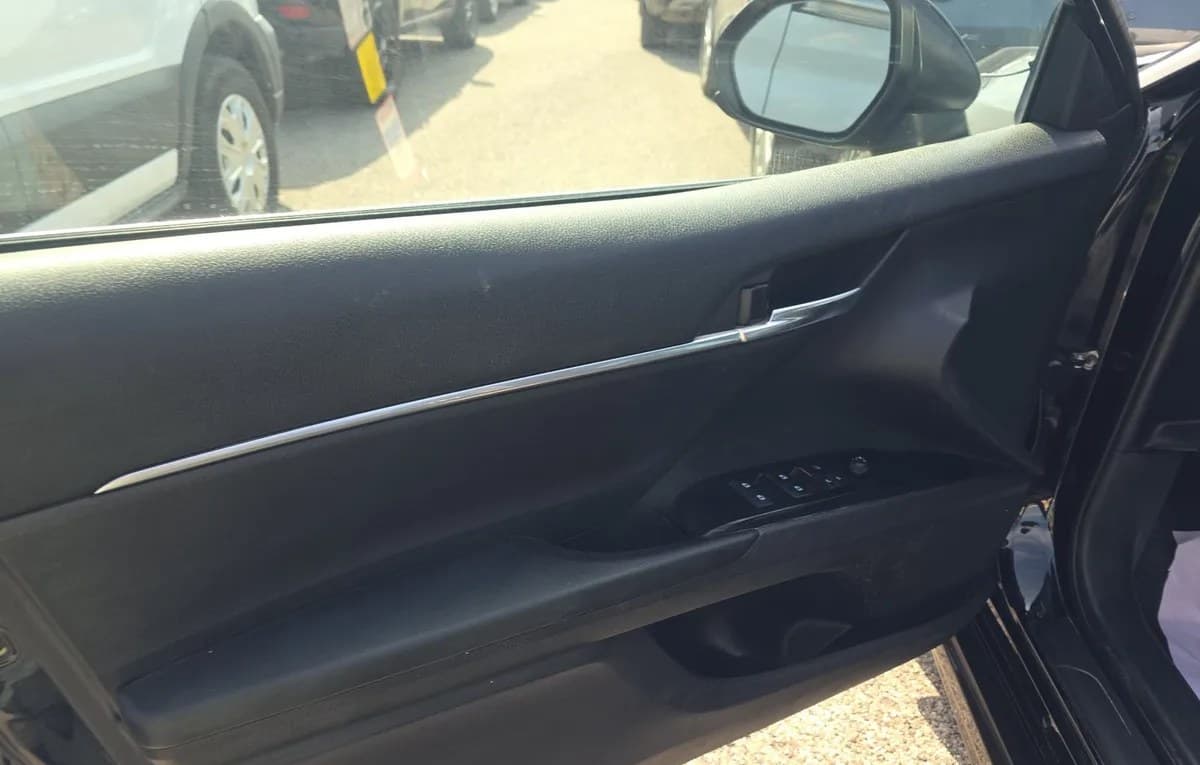 2020 TOYOTA CAMRY SE 6