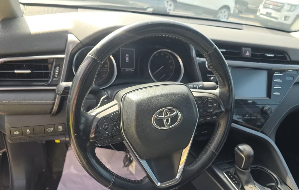2020 TOYOTA CAMRY SE 7
