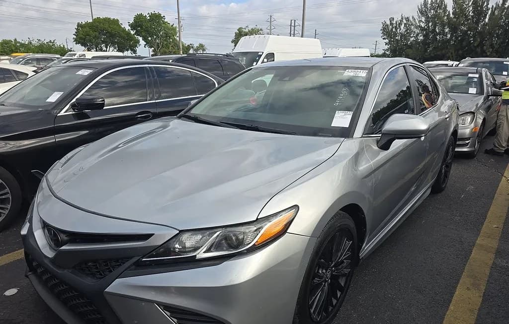 2020 TOYOTA CAMRY SE