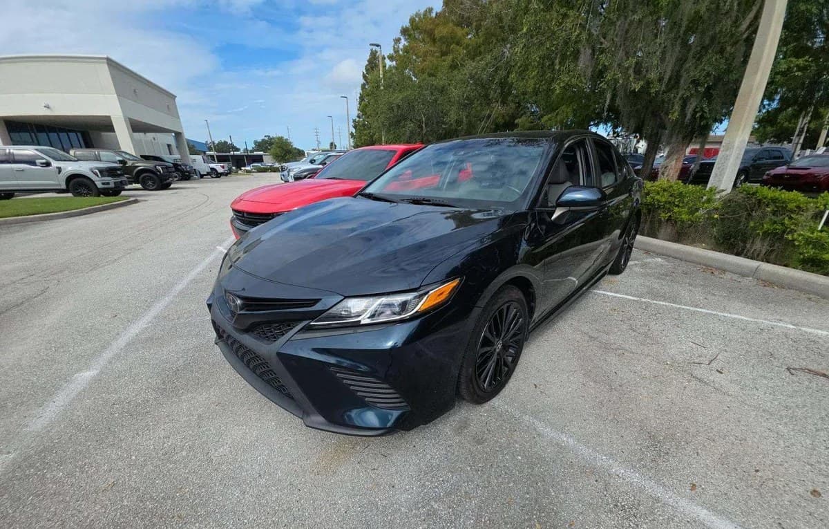 2020 TOYOTA CAMRY SE 2