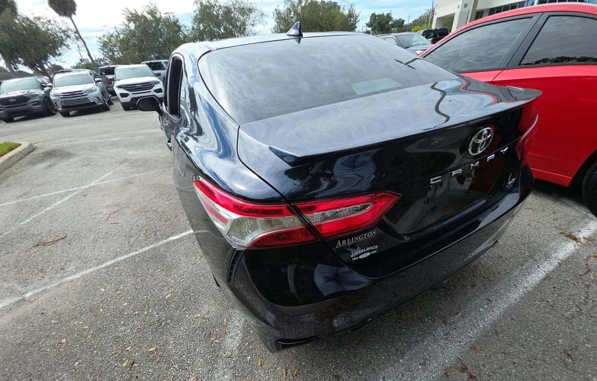 2020 TOYOTA CAMRY SE 3