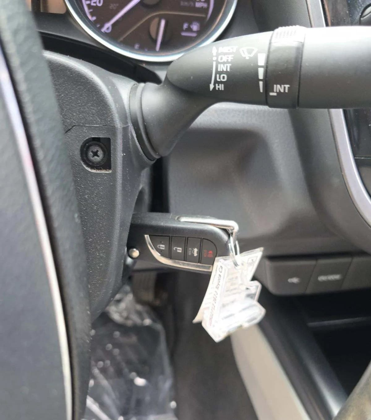 2020 TOYOTA CAMRY SE 5