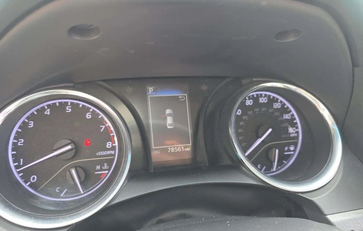 2020 TOYOTA CAMRY SE 6