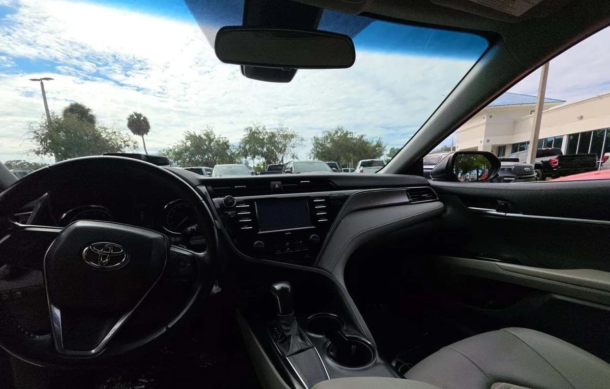 2020 TOYOTA CAMRY SE 7