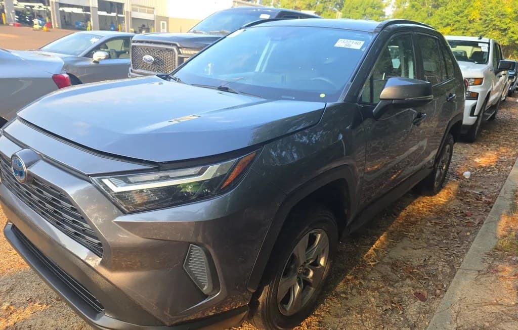 2024 TOYOTA RAV4 HYBRID XLE