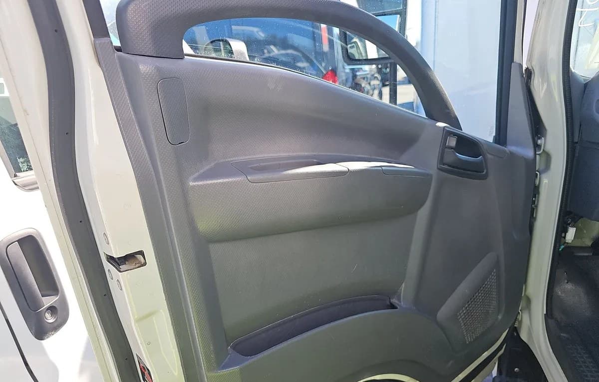 2019 ISUZU NPR 6