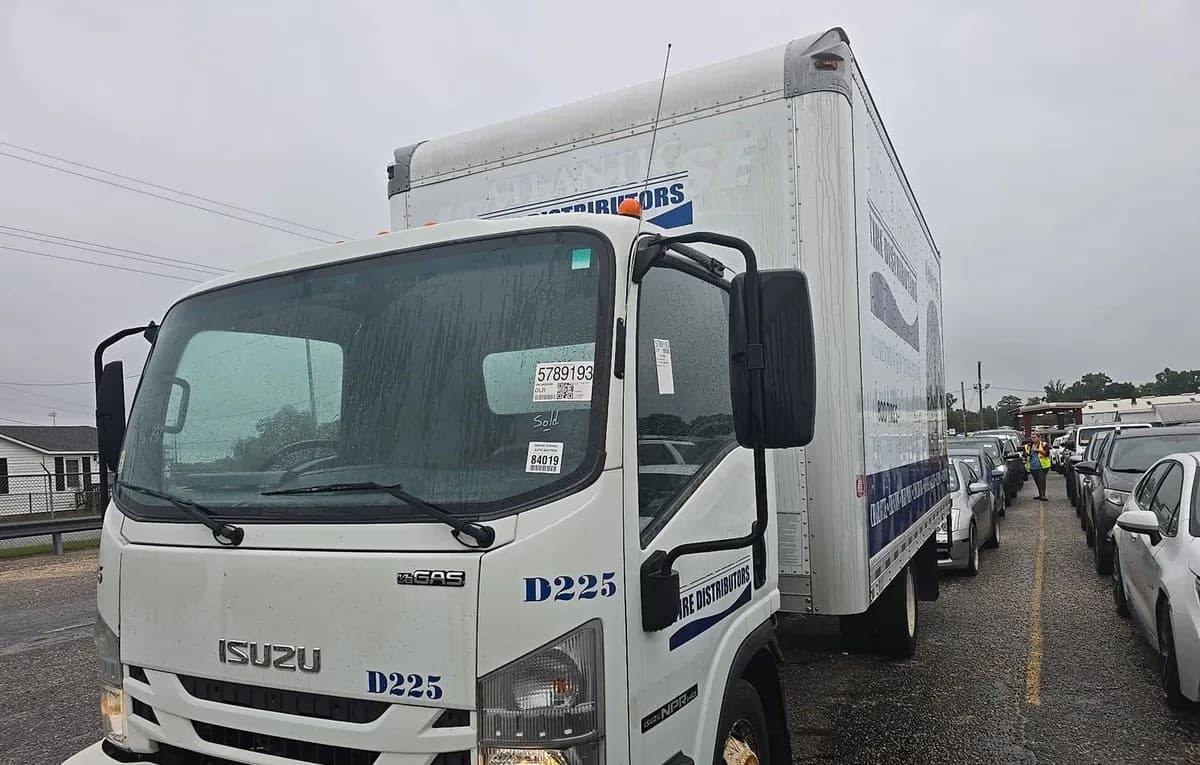 2021 ISUZU NPR HD Base 2