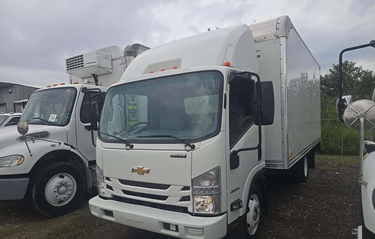 2022 CHEVROLET 4500 BASE LOW TILT 2