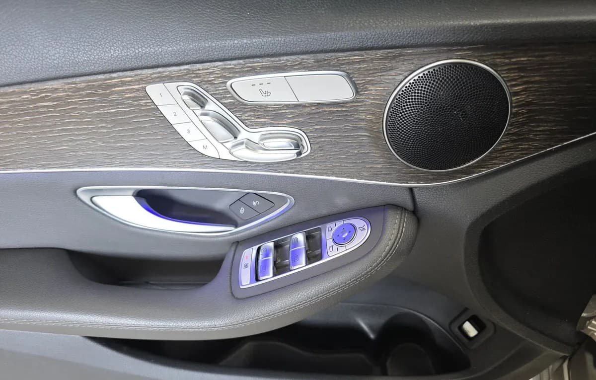 2019 MERCEDES-BENZ C-CLASS C 300 6