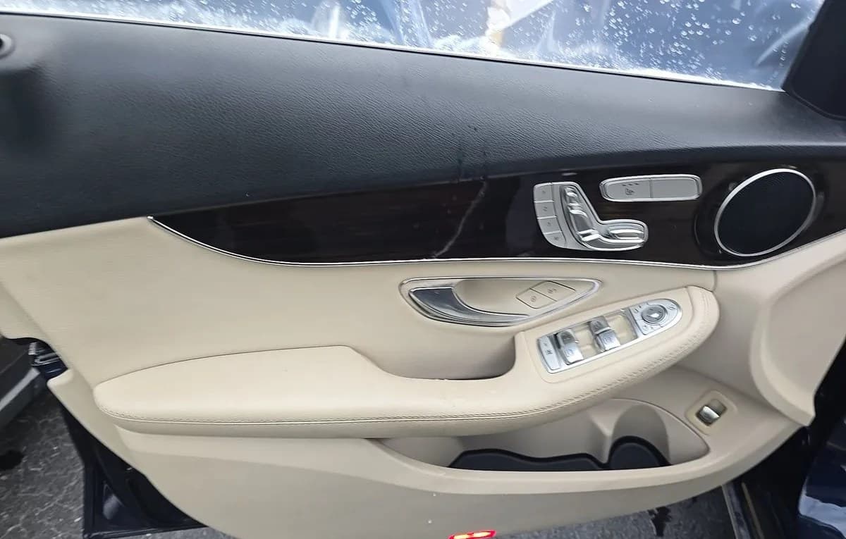 2019 MERCEDES-BENZ C-CLASS C 300 6