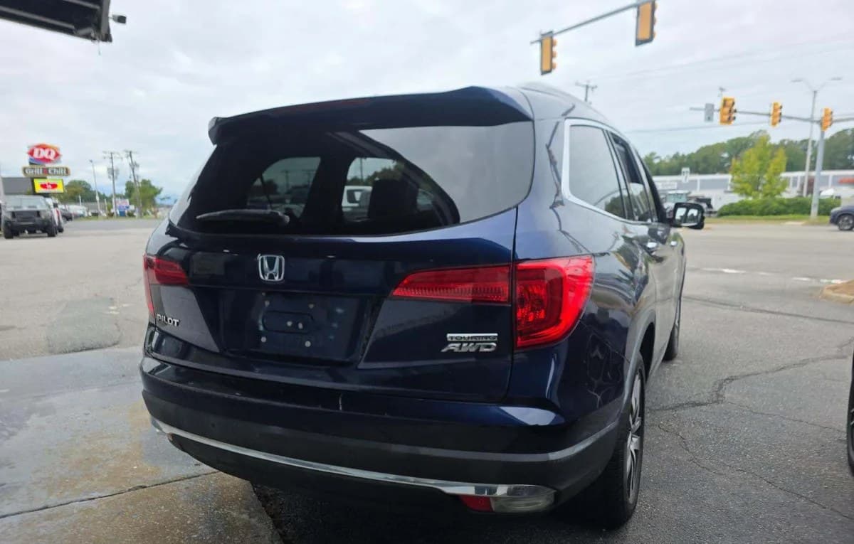2017 HONDA PILOT Touring 4