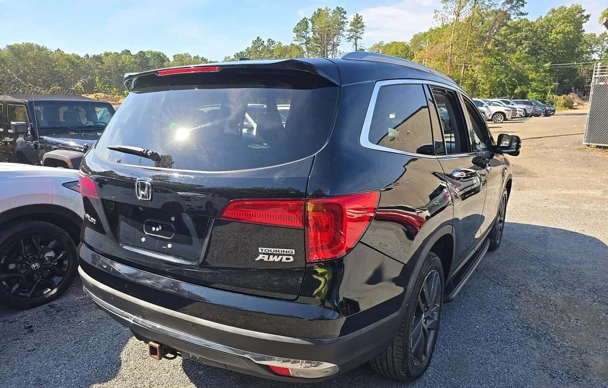 2017 HONDA PILOT Touring 4
