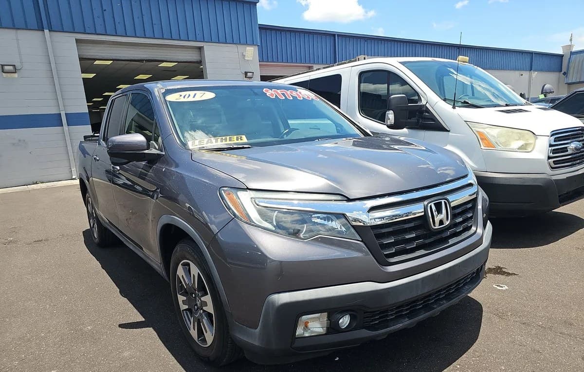 2017 HONDA RIDGELINE RTL-T CREW CAB MEDIUM BED 4