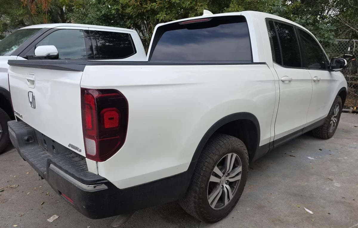 2017 HONDA RIDGELINE RTS CREW CAB MEDIUM BED 4