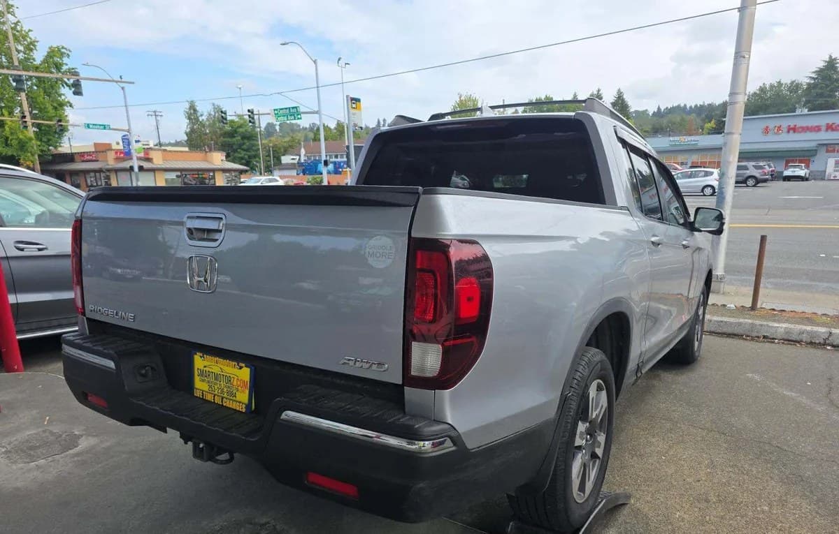 2017 HONDA RIDGELINE RTL-T CREW CAB MEDIUM BED 4