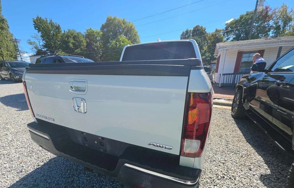 2017 HONDA RIDGELINE RTL-T CREW CAB MEDIUM BED 4