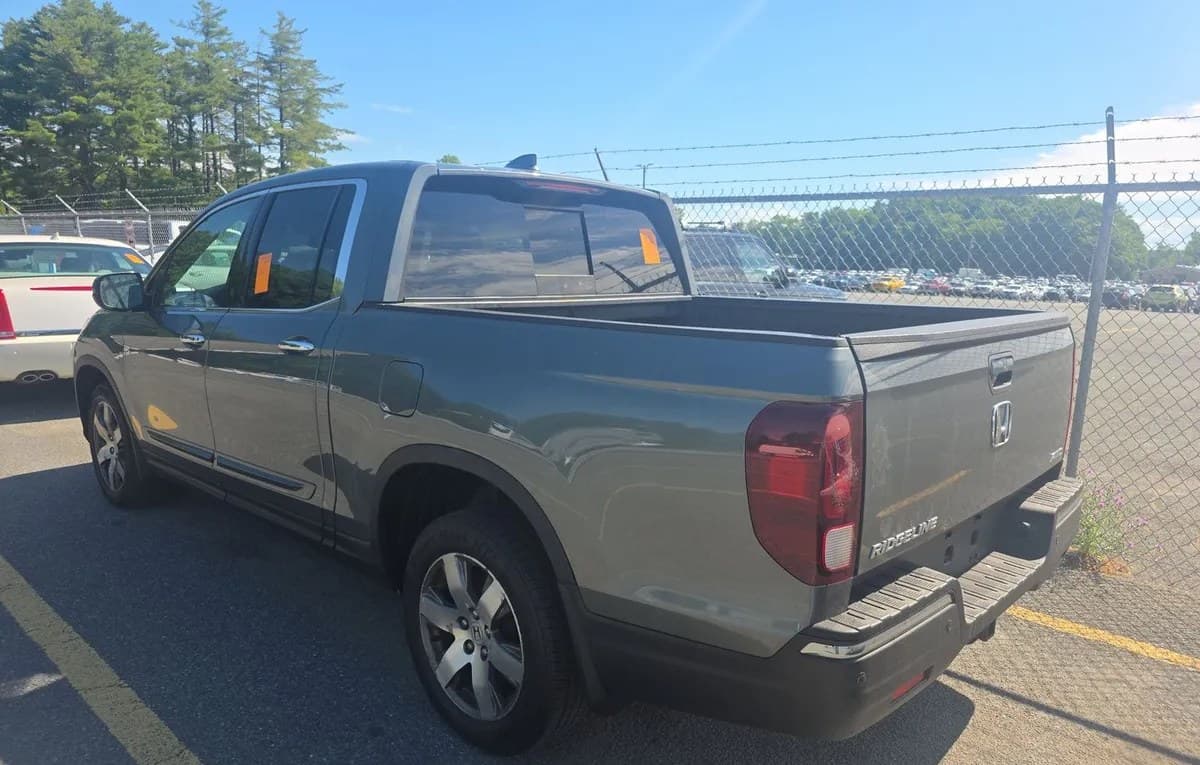 2017 HONDA RIDGELINE RTL-E CREW CAB MEDIUM BED 4