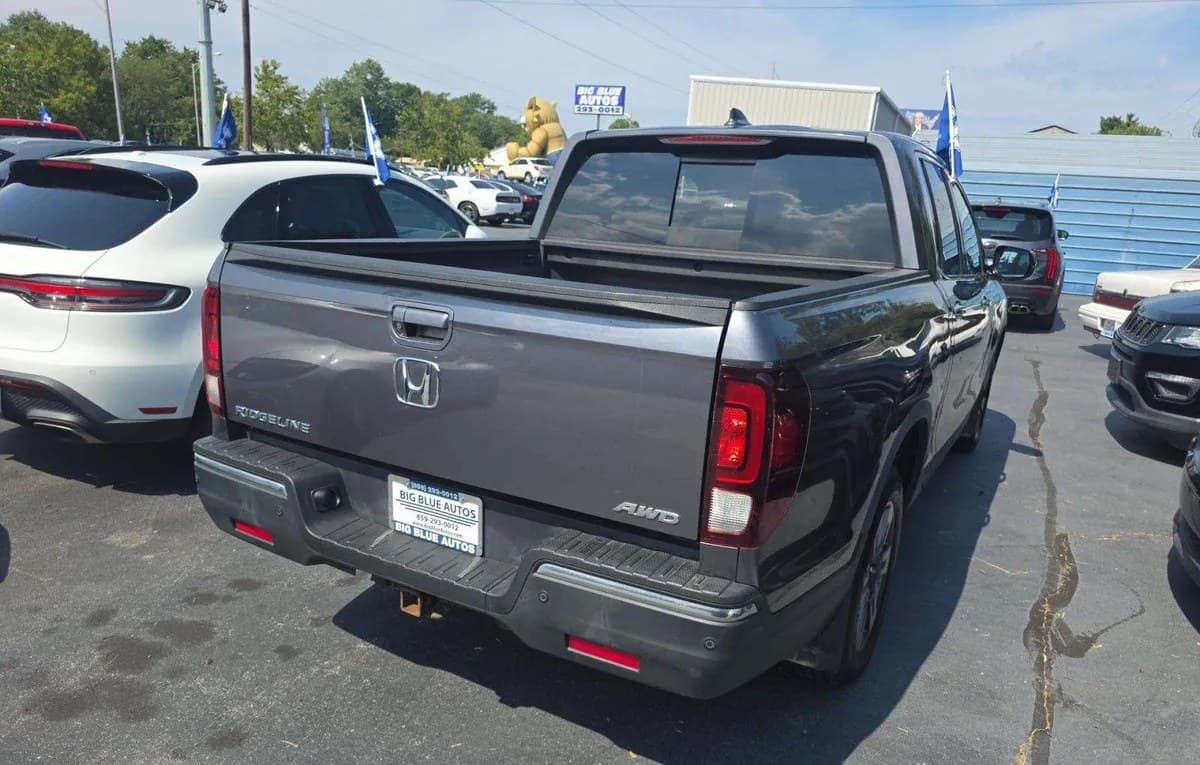2017 HONDA RIDGELINE RTL-E CREW CAB MEDIUM BED 4