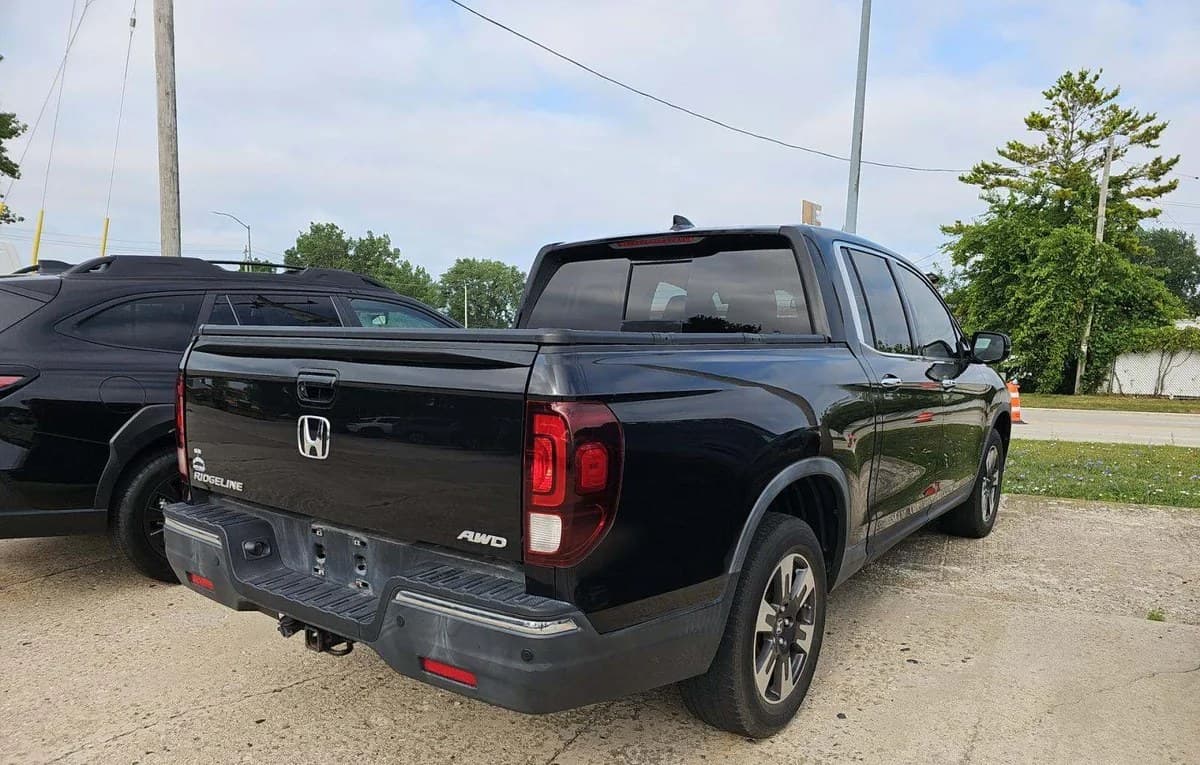 2017 HONDA RIDGELINE RTL-E CREW CAB MEDIUM BED 4